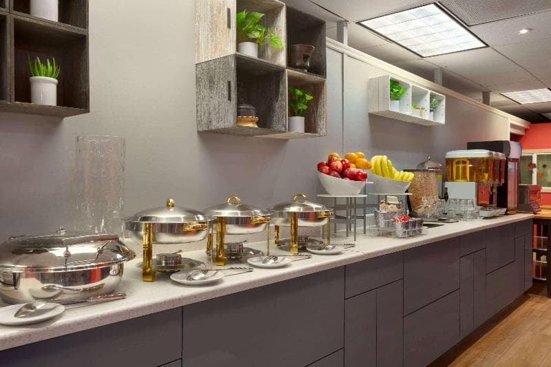 Ramada by Wyndham Oakland Downtown City Center 2