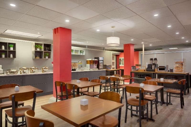 Ramada by Wyndham Oakland Downtown City Center 4