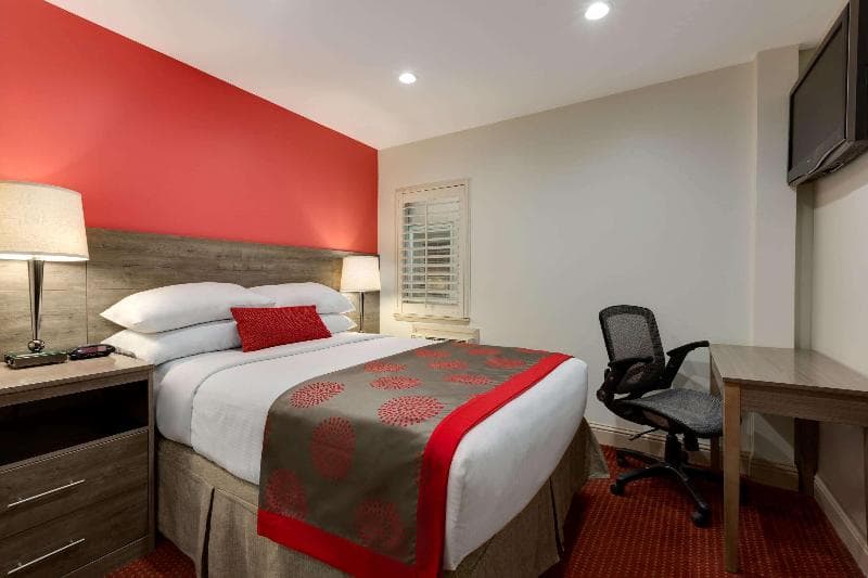 Ramada by Wyndham Oakland Downtown City Center 5