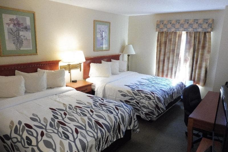 Red Roof Inn & Suites Galloway 2