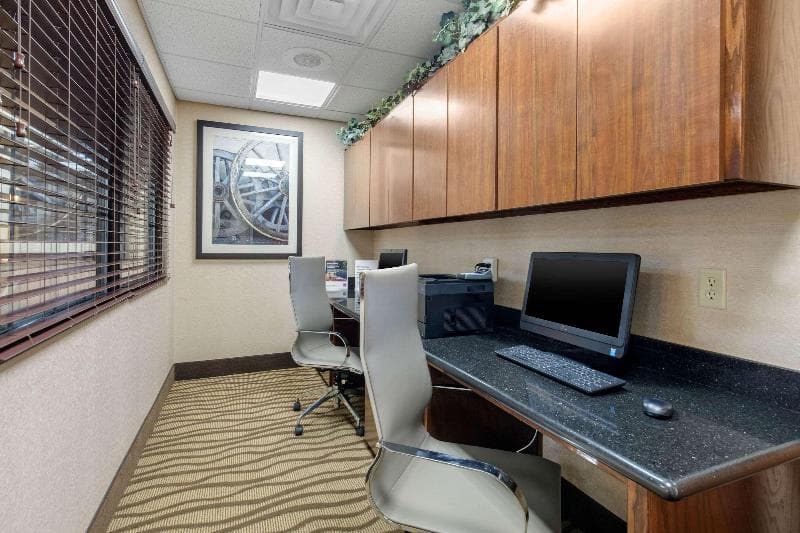 Comfort Suites Marshall photo 1