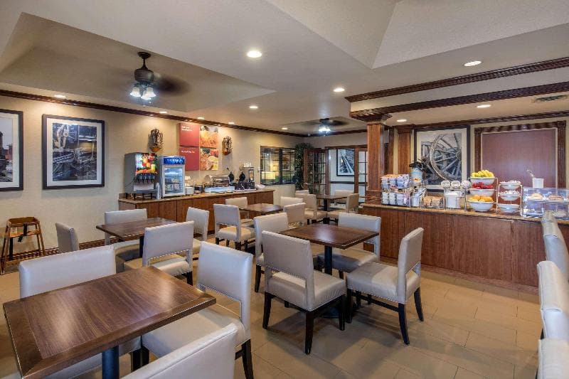 Comfort Suites Marshall 2