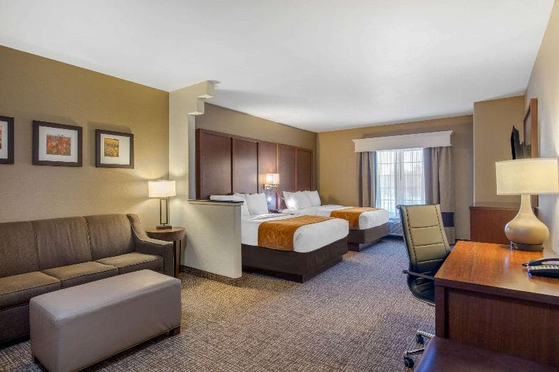Comfort Suites Marshall 3