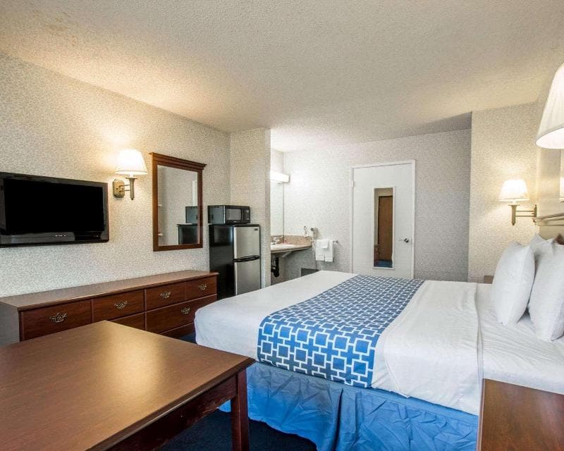 Econo Lodge 5