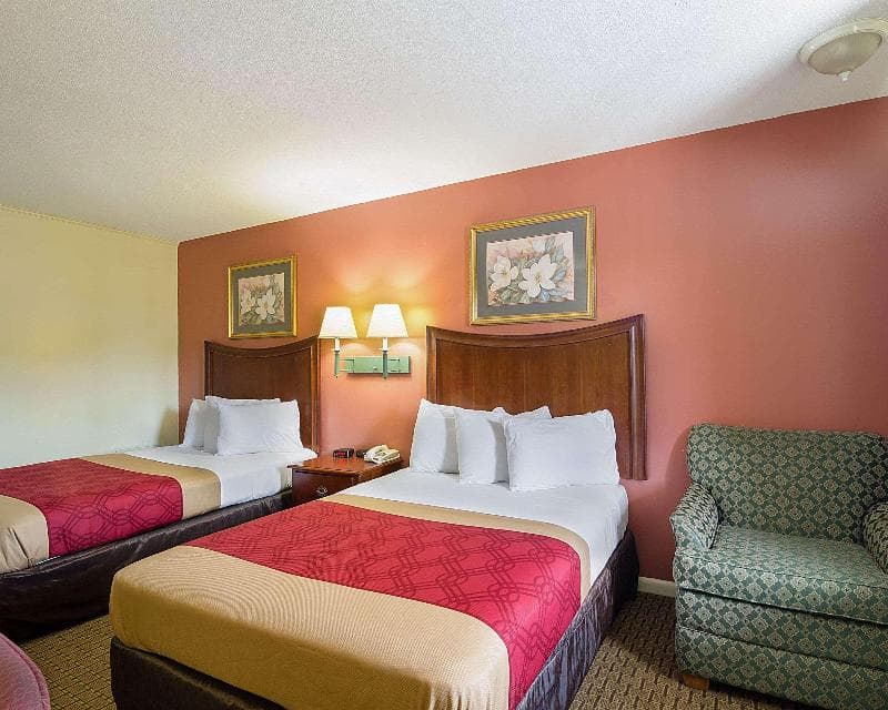 Econo Lodge North 2