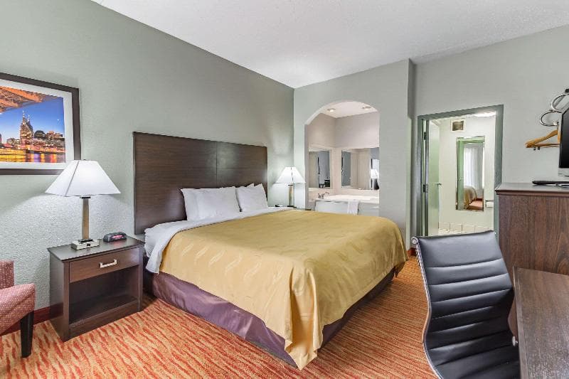 Quality Inn 4