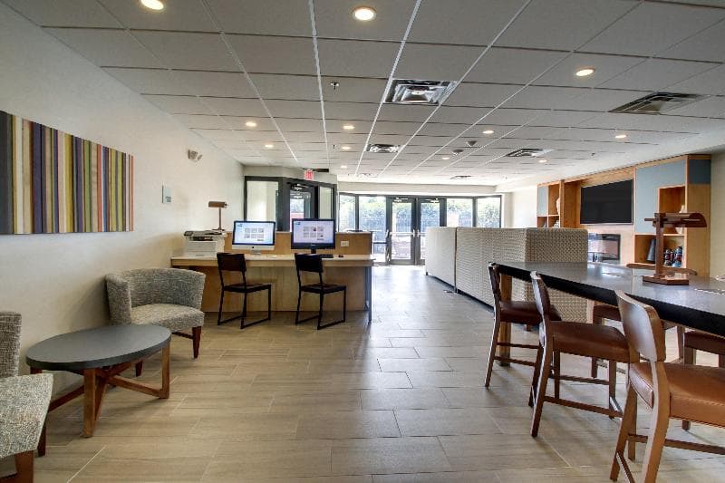 Holiday Inn Express & Suites Aurora - Naperville 4