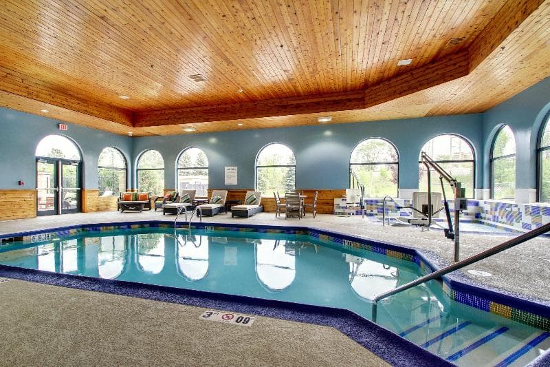 Holiday Inn Express & Suites Aurora - Naperville 5