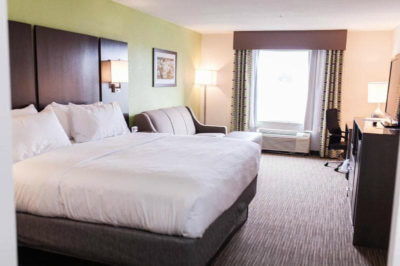 Holiday Inn Express & Suites Sweetwater 2