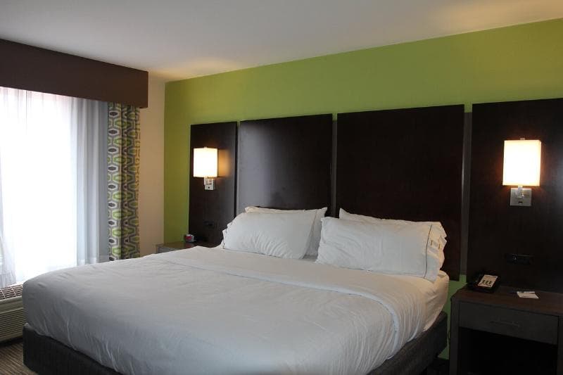 Holiday Inn Express & Suites Sweetwater photo 1