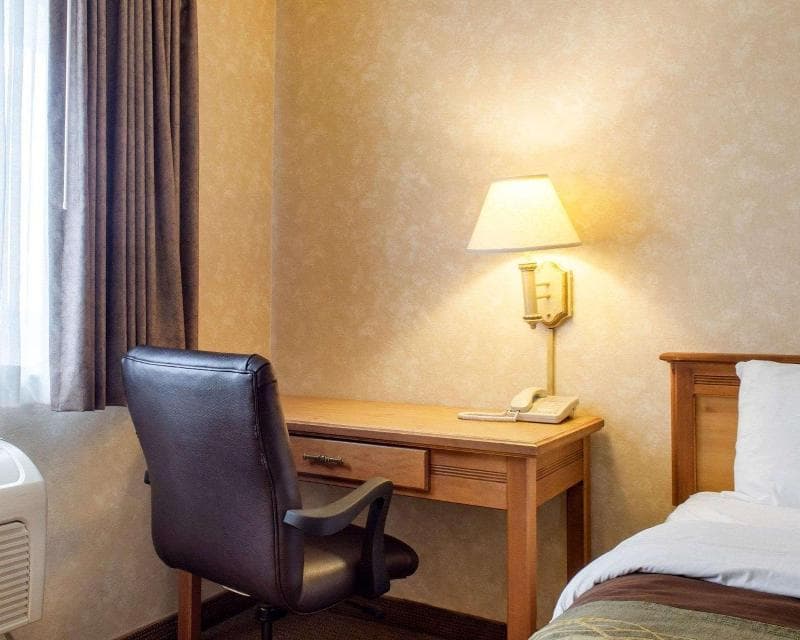 Quality Inn 4