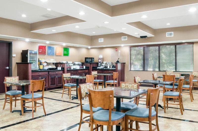 Comfort Suites 4