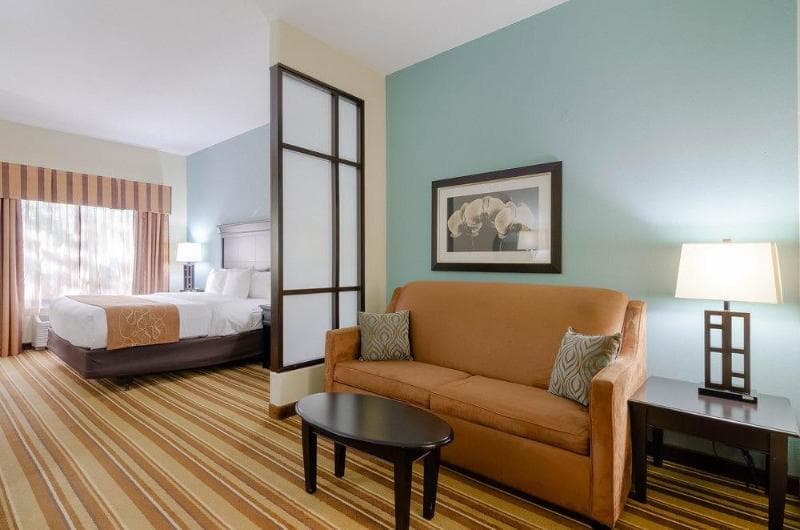Comfort Suites photo 1