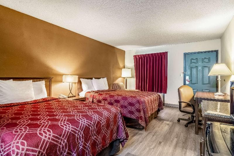 Econo Lodge 5