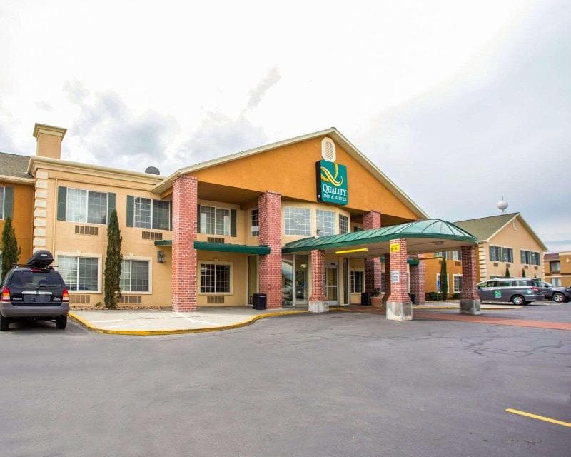 Quality Inn & Suites Airport West 2