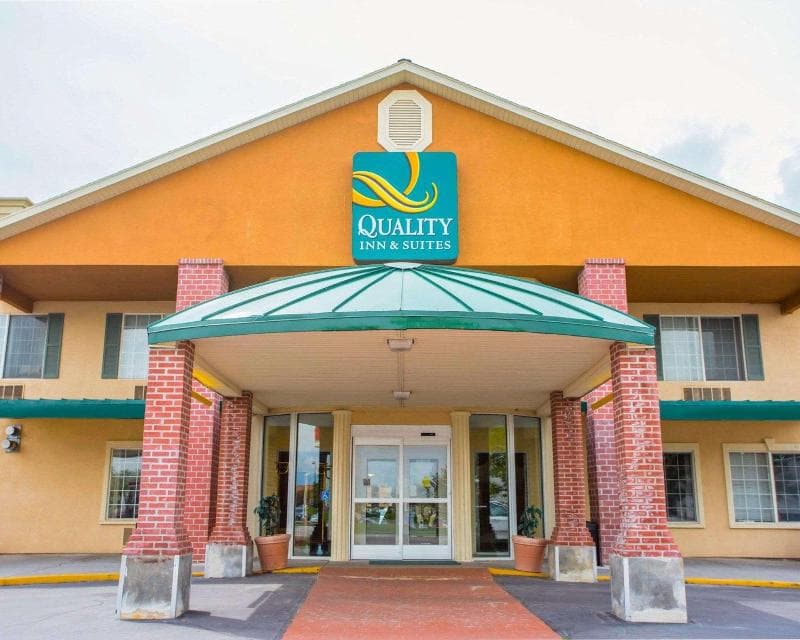 Quality Inn & Suites Airport West 3
