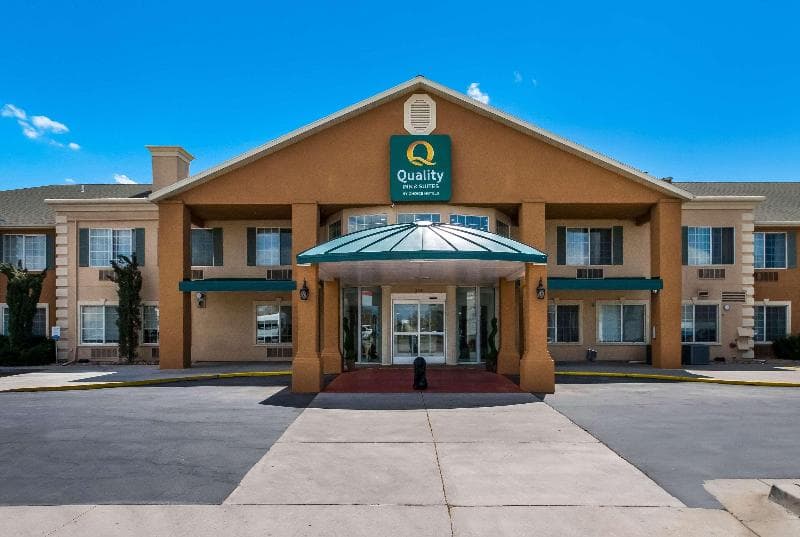 Quality Inn & Suites Airport West 5