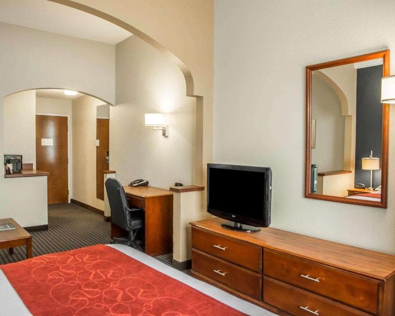 Fairfield by Marriott Inn & Suites Newport on the River photo 1