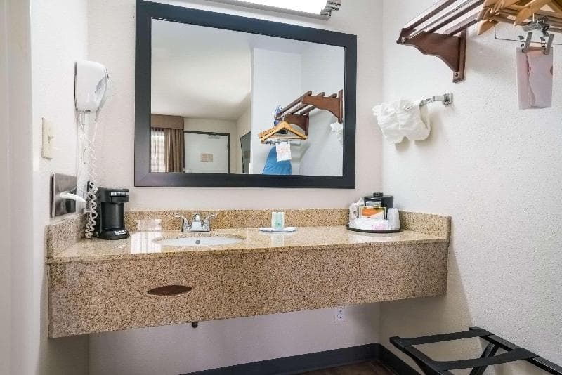 Quality Inn Greenville near University 5