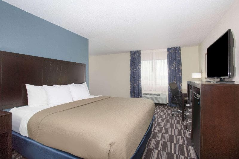 AmericInn by Wyndham Mount Pleasant 4