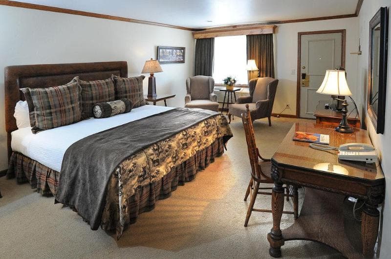 The Parkway Inn 5