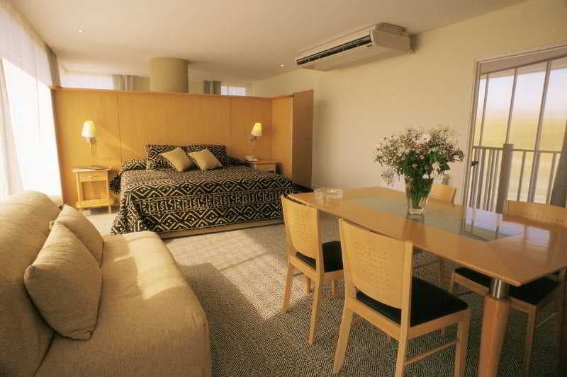 Urbana Suites 5