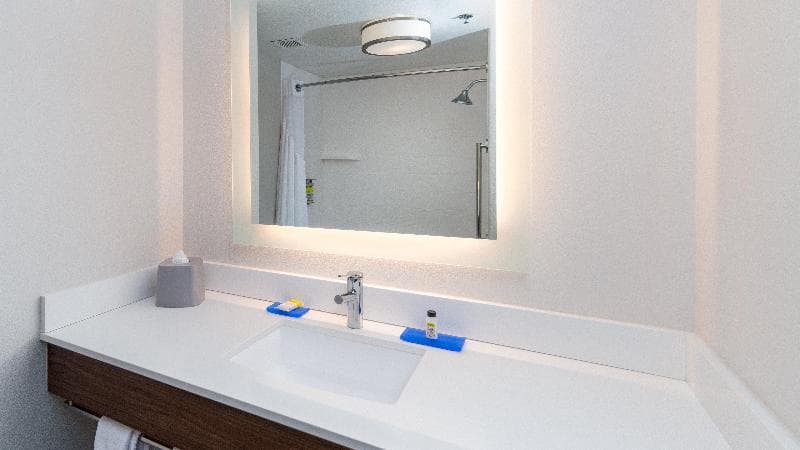 Holiday Inn Express & Suites Dinuba West 3