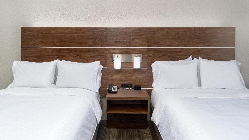 Holiday Inn Express & Suites Dinuba West 5