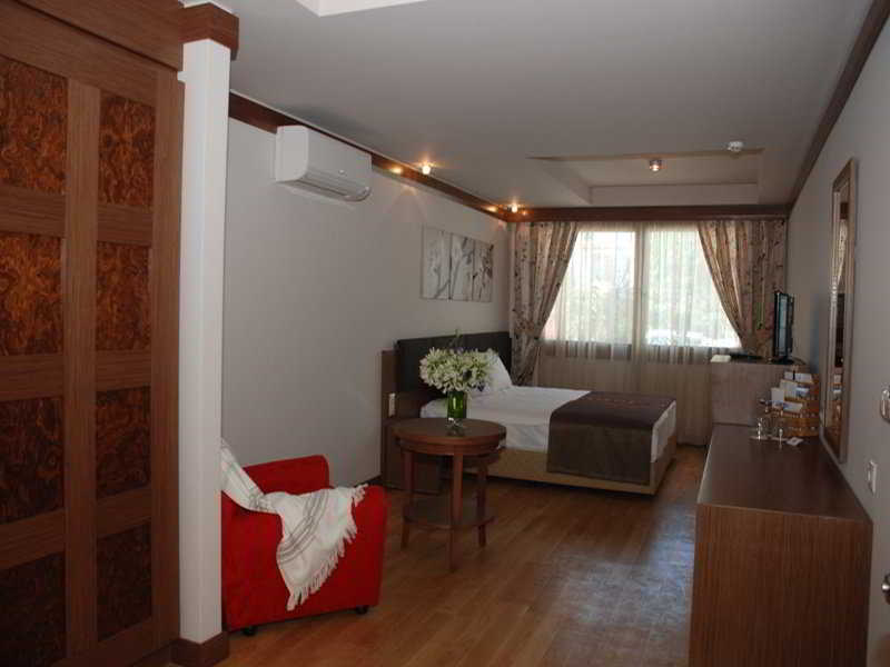 The Corner (Adults only) 5