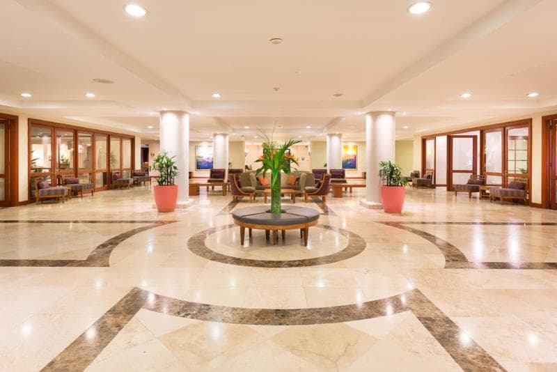 Plaza Hotel & Suites 4