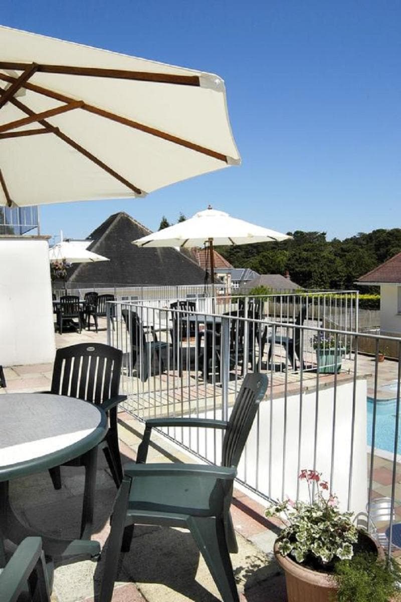 The Riviera Hotel & Holiday Apartments 4