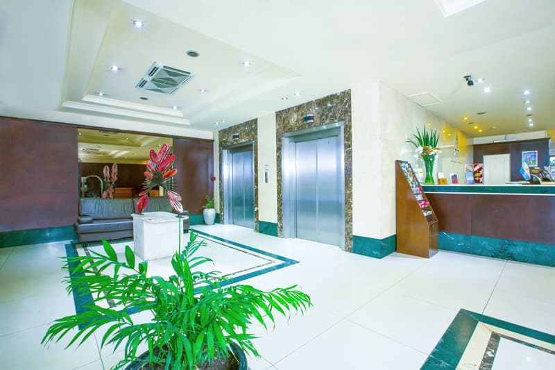 HR Esmeralda Luxor 3