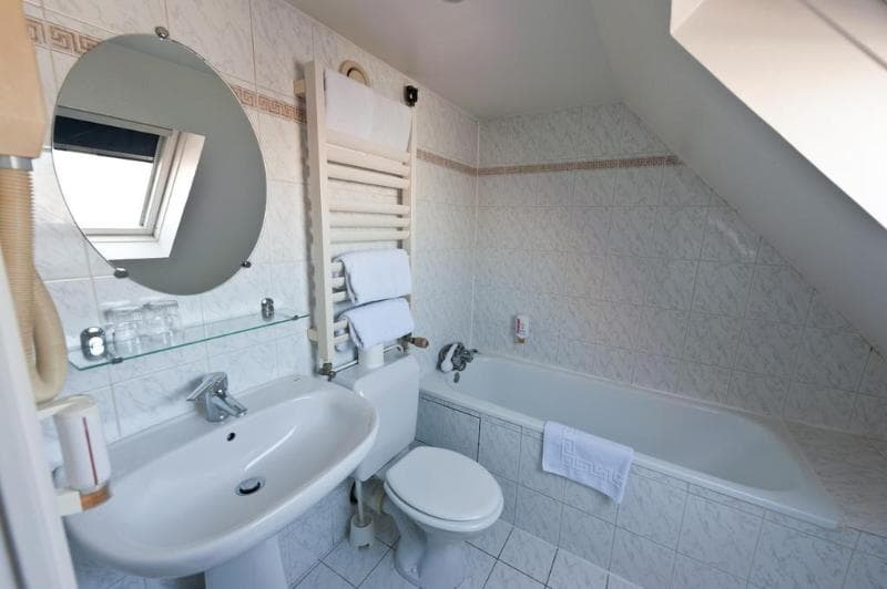 Royal Bergere (Adults only) 4