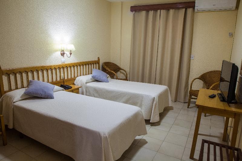 Hotel Tres Jotas 4