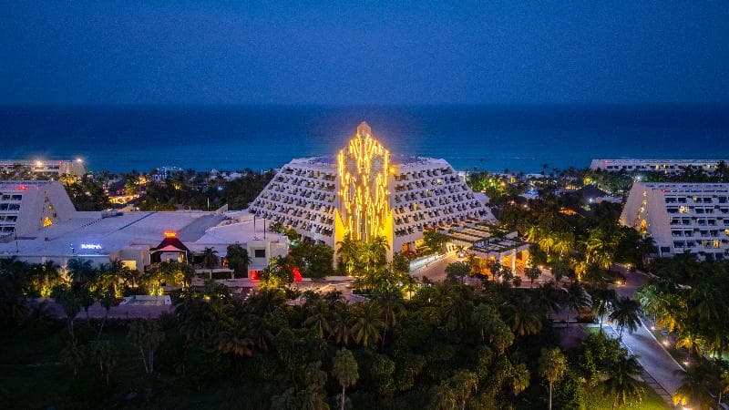 The Pyramid Cancun By Oasis 5
