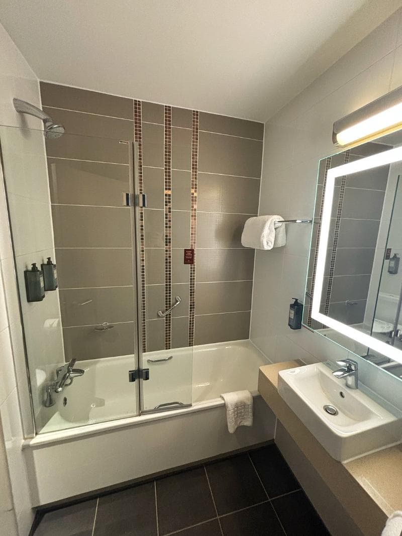 Clayton Hotel Cardiff photo 1