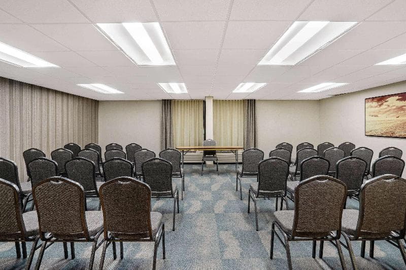 La Quinta Inn & Suites by Wyndham Columbus MS photo 1