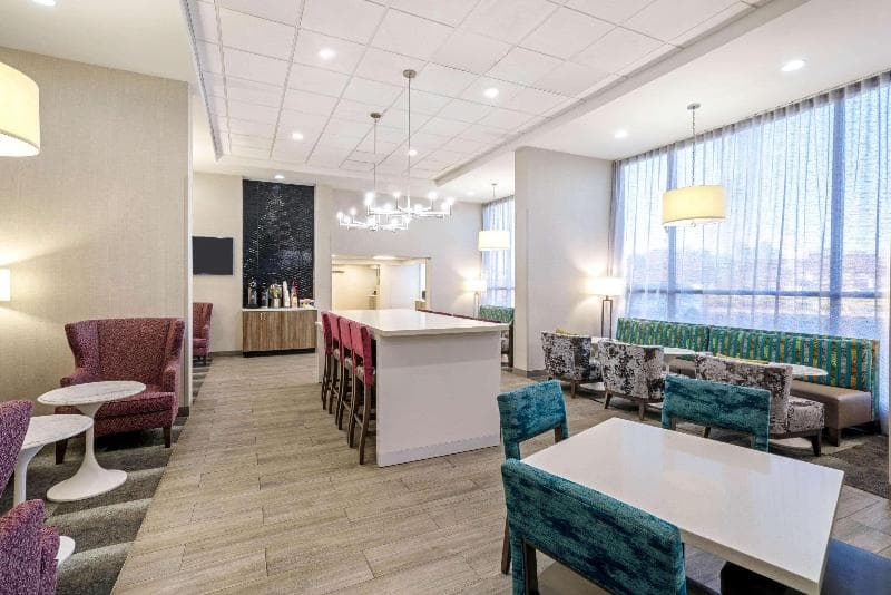 La Quinta Inn & Suites by Wyndham Columbus MS 4