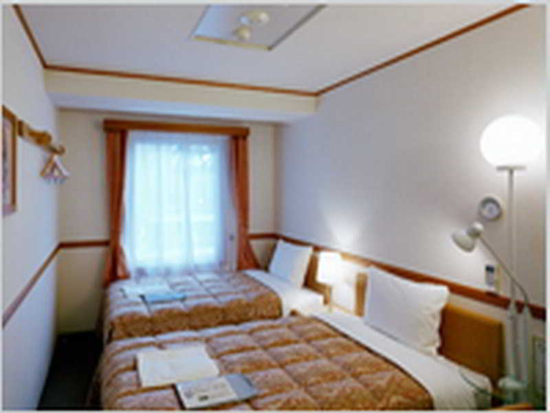 Toyoko Inn Tokyo Ikebukuro Kita-guchi 2 3