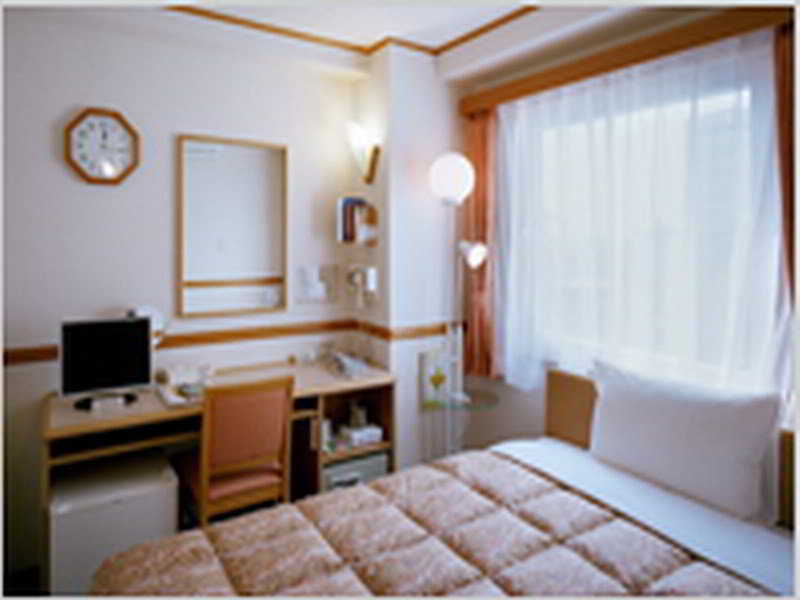 Toyoko Inn Tokyo Ikebukuro Kita-guchi 2 4