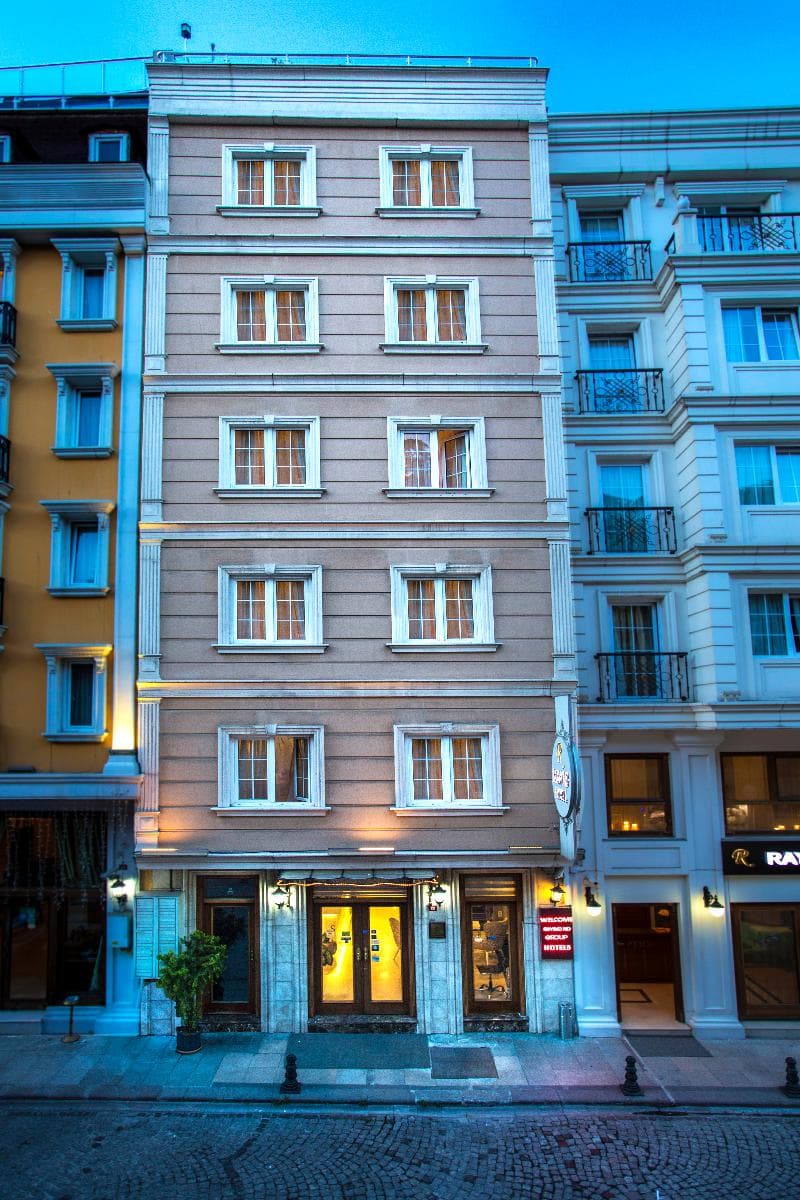 Raymond Hotel 1