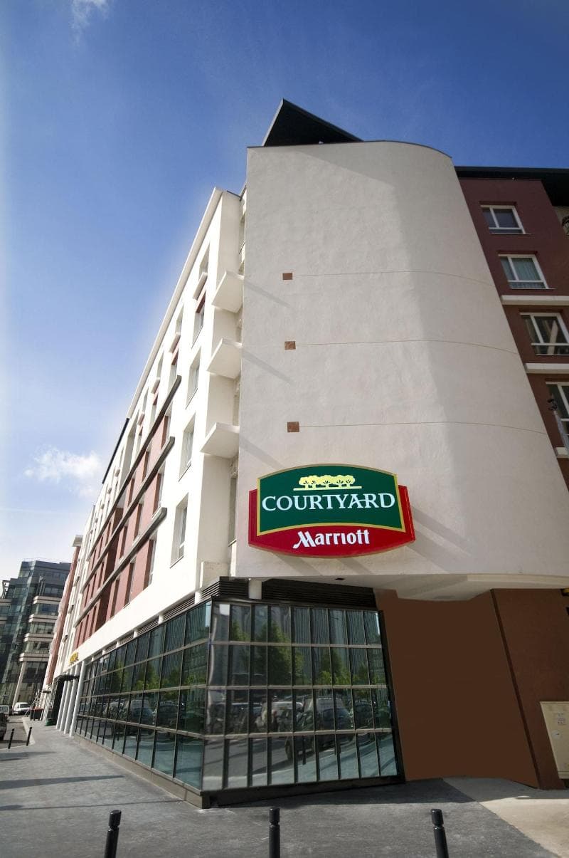 Courtyard Paris Saint-Denis 2