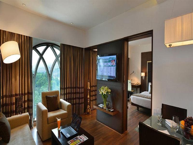 Majestic Court Sarovar Portico 5