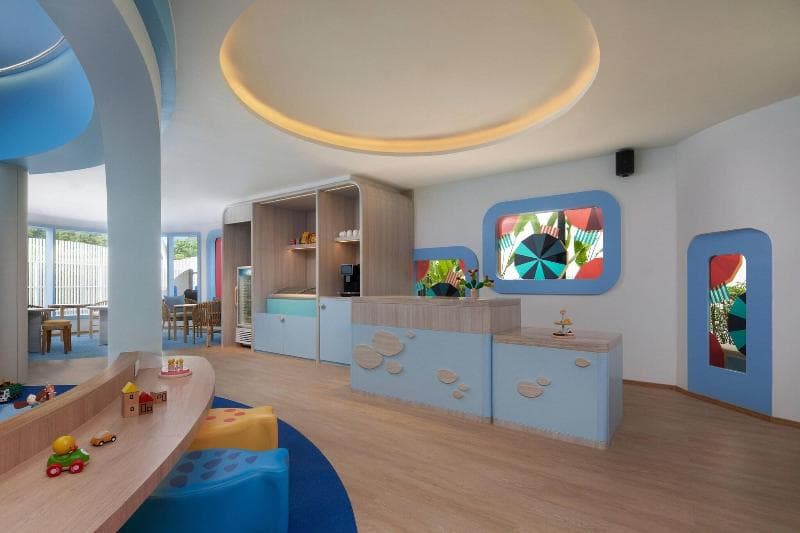 Le Meridien Phuket Mai Khao Beach Resort 2
