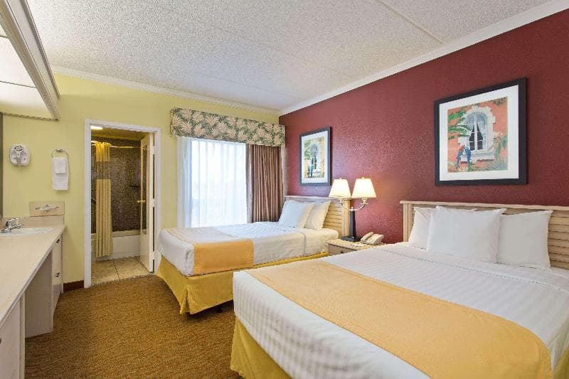 Baymont Inn & Suites Tampa near Busch Gardens/USF 3