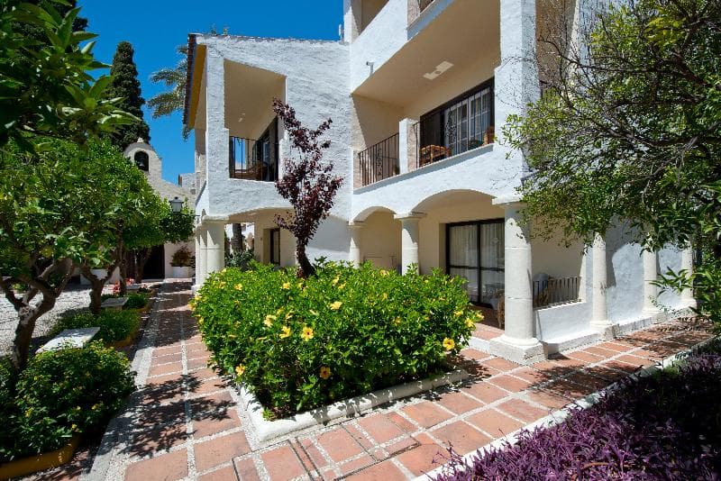BlueBay Banús 5
