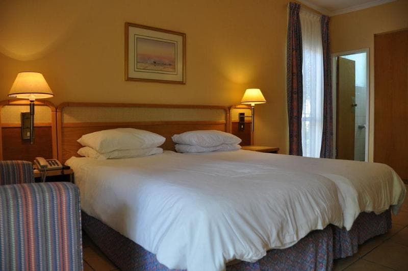 Safari Lodge, Hotel & Convention Centre 4