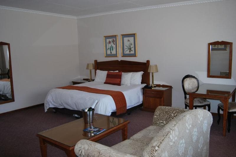 Safari Lodge, Hotel & Convention Centre 5