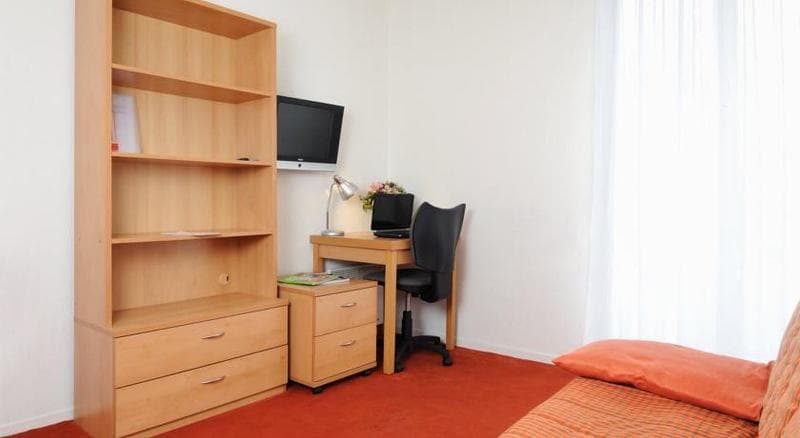 Séjours & Affaires Paris Nanterre 5