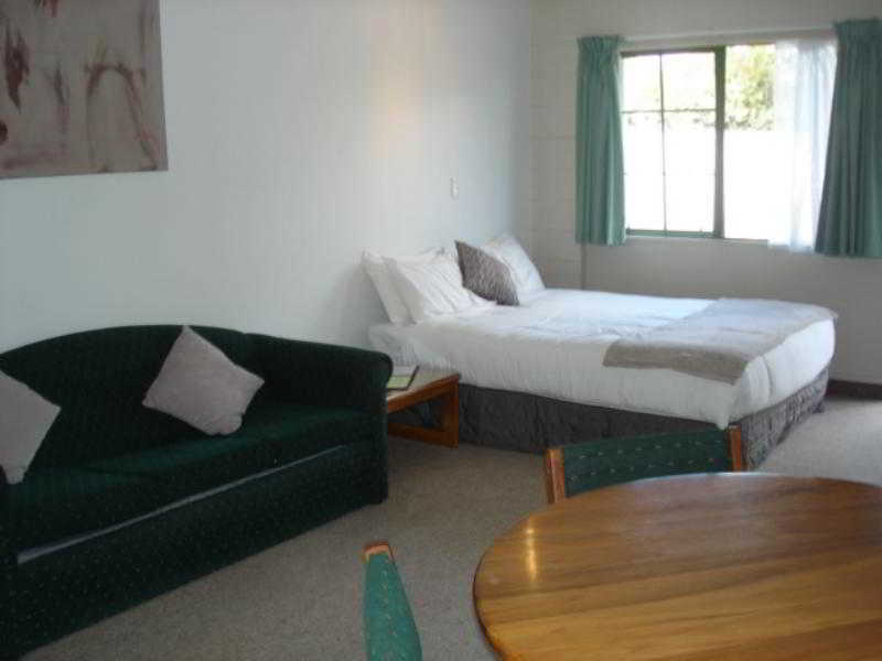 Karaka Tree Motel main
